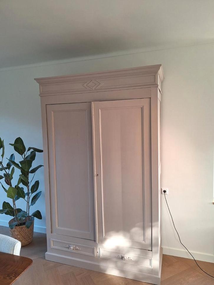 Antieke beige kast, sluit niet goed af, Huis en Inrichting, Kasten | Kledingkasten, Gebruikt, 200 cm of meer, 100 tot 150 cm, 50 tot 75 cm