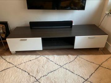 Nette TV kast 180 cm breed beschikbaar voor biedingen