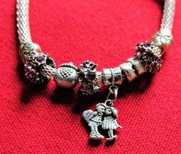 Nieuw: lieve armband + schuifkralen zoenend paartje roze  beschikbaar voor biedingen