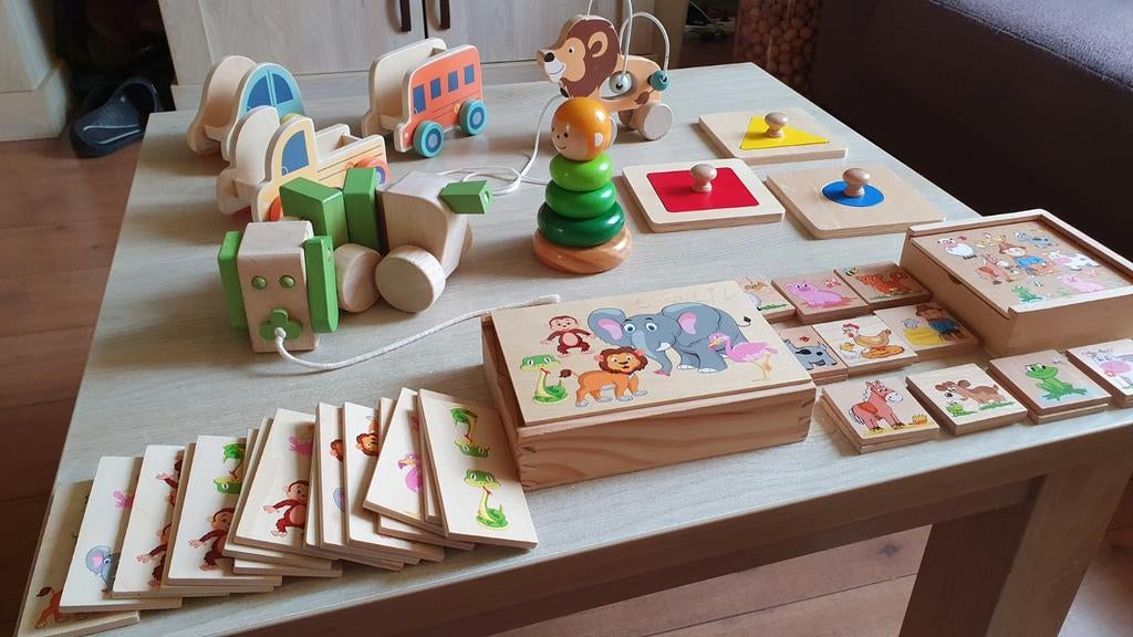 Houten speelgoed. O a. Domino, memory, auto's, pop enz., Kinderen en Baby's, Speelgoed | Houten speelgoed, Ophalen of Verzenden