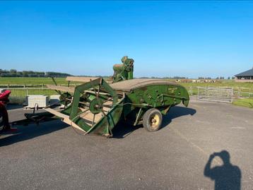 John Deere getrokken Combine type 25 beschikbaar voor biedingen
