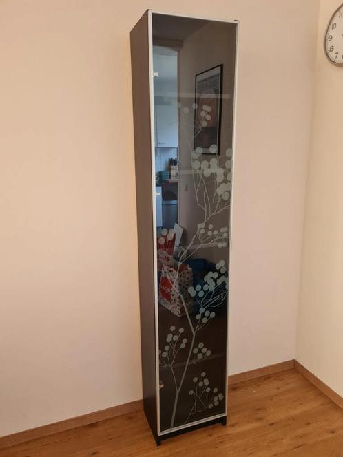 Billy boekenkast met gedessineerde vitrinedeur, Huis en Inrichting, Kasten | Vitrinekasten, Zo goed als nieuw, 200 cm of meer