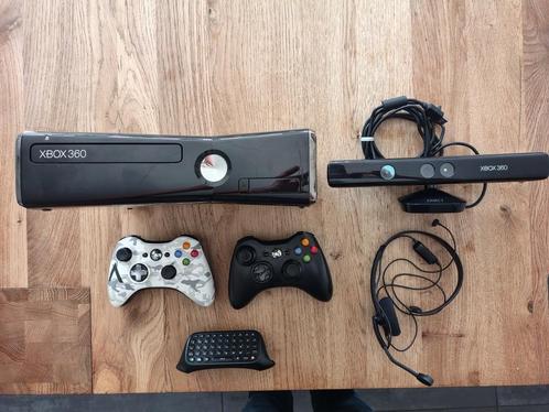 Xbox 360 + Kinect + 2 controllers + 20 spellen, Spelcomputers en Games, Spelcomputers | Xbox 360, Gebruikt, 4 GB, 360 S, Met 2 controllers