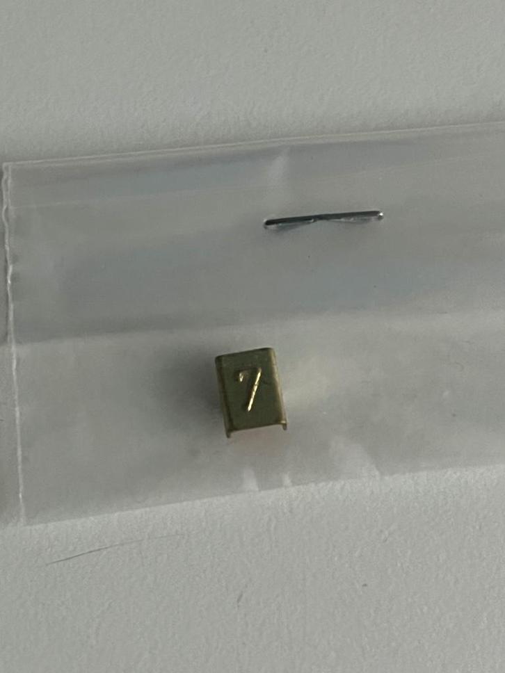 Cijfer 7 behorende bij KL vaardigheidsheidsinsignes, Verzamelen, Militaria | Algemeen, Landmacht, Embleem of Badge, Nederland