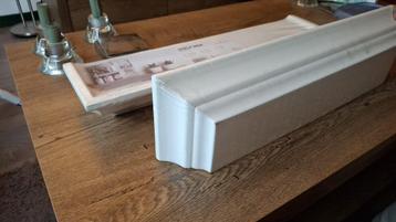 (foto-) plankje 2st. 48(B)x12(D)x6(H) beschikbaar voor biedingen