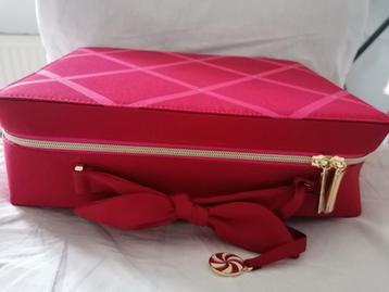 Roze Make-up Koffer  beschikbaar voor biedingen