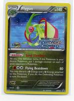 pokemon boundaris crossed flygon prerelease STAFF promo BW53, Verzenden, Zo goed als nieuw, Losse kaart, Foil