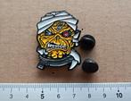 Iron Maiden mooie shaped Powerslave mummy pin badge speld 13, Nieuw, Overige typen, Verzenden