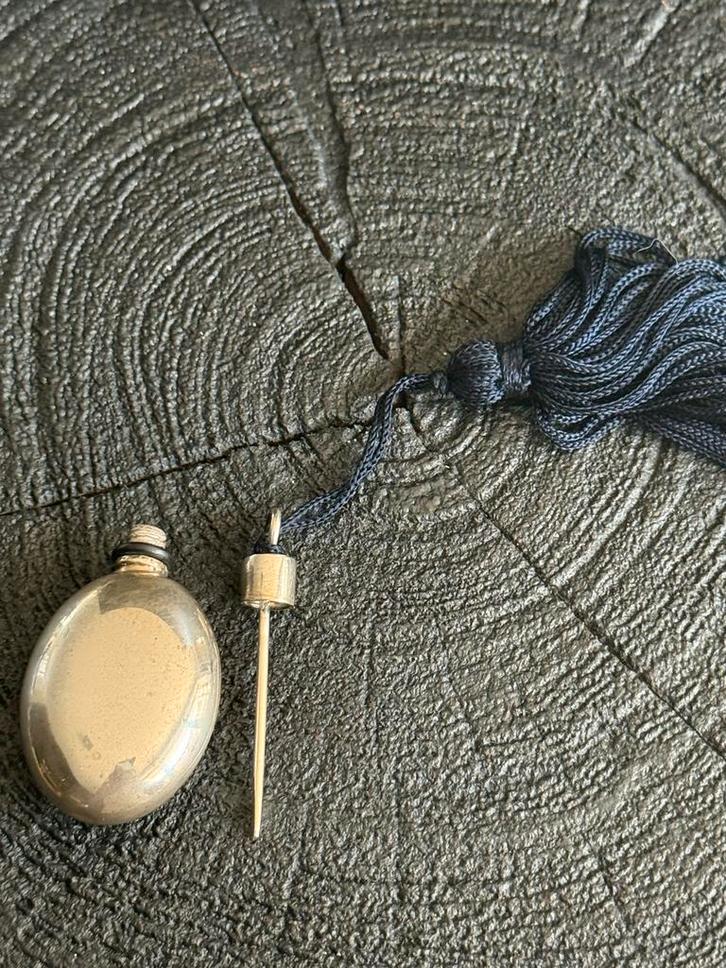 Zilveren Parfumflesje met Pluim, Antiek en Kunst, Antiek | Goud en Zilver, Zilver, Ophalen of Verzenden