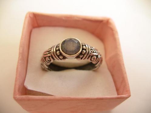 Een mooie Zilveren Ring met facet Labradoriet edelsteentje, Sieraden, Tassen en Uiterlijk, Antieke sieraden, Ring, Zilver, Met edelsteen