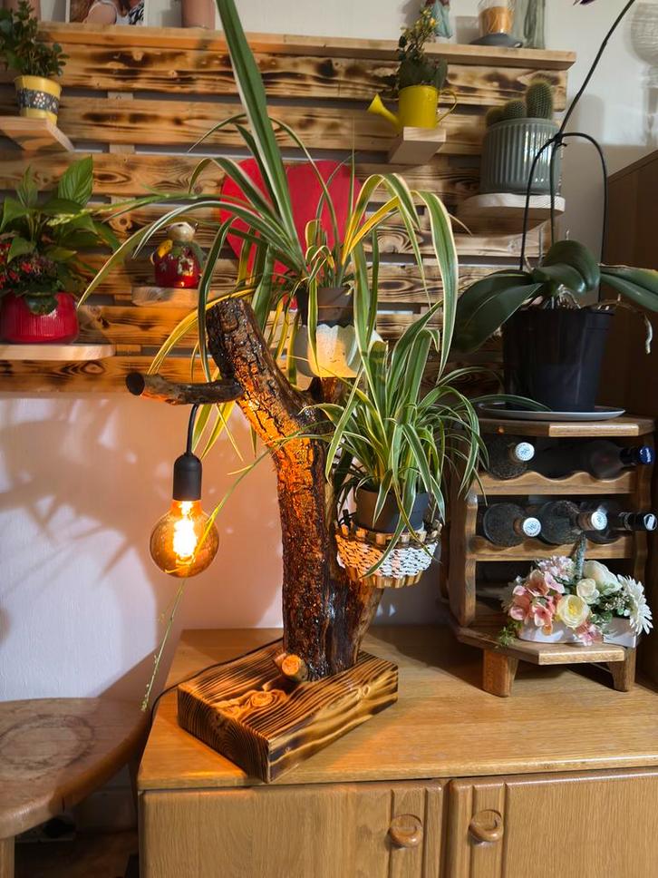 Unieke handgemaakte houten lamp – Slechts 1 stuk!, Huis en Inrichting, Lampen | Tafellampen, Nieuw, Minder dan 50 cm, Hout, Ophalen of Verzenden