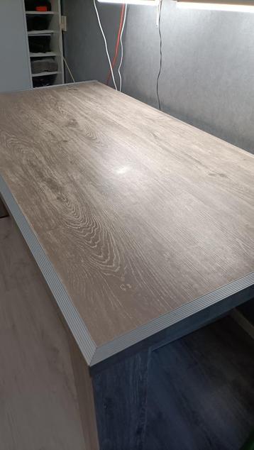 Puzzeltafel lengte 190cm,breedte 90cm ,hoogte 77cm  beschikbaar voor biedingen