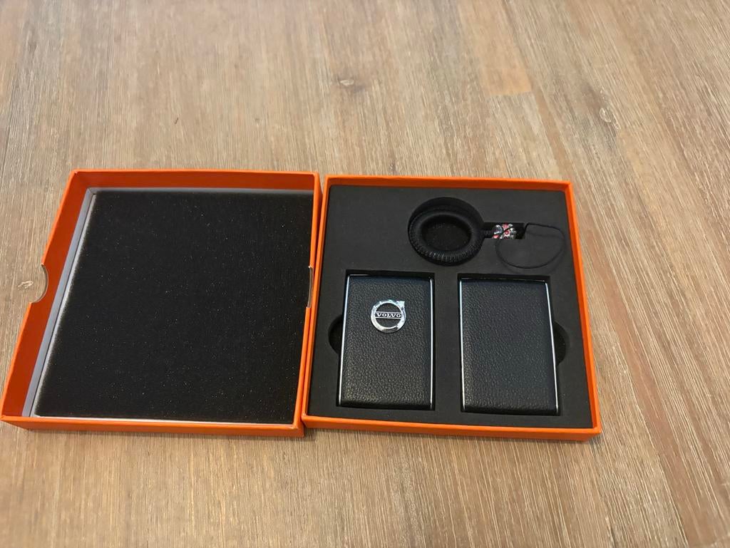 Lederen Volvo sleutelhoes / key cover, Ophalen of Verzenden, Zo goed als nieuw