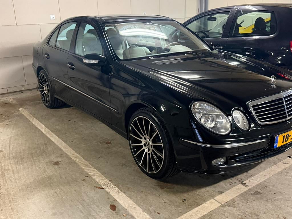 Mercedes-Benz E-Klasse 5.0 E500 Sedan AUT 2002 NAP Pano, Auto's, Mercedes-Benz, Automaat, Achterwielaandrijving, 8 cilinders, Zwart