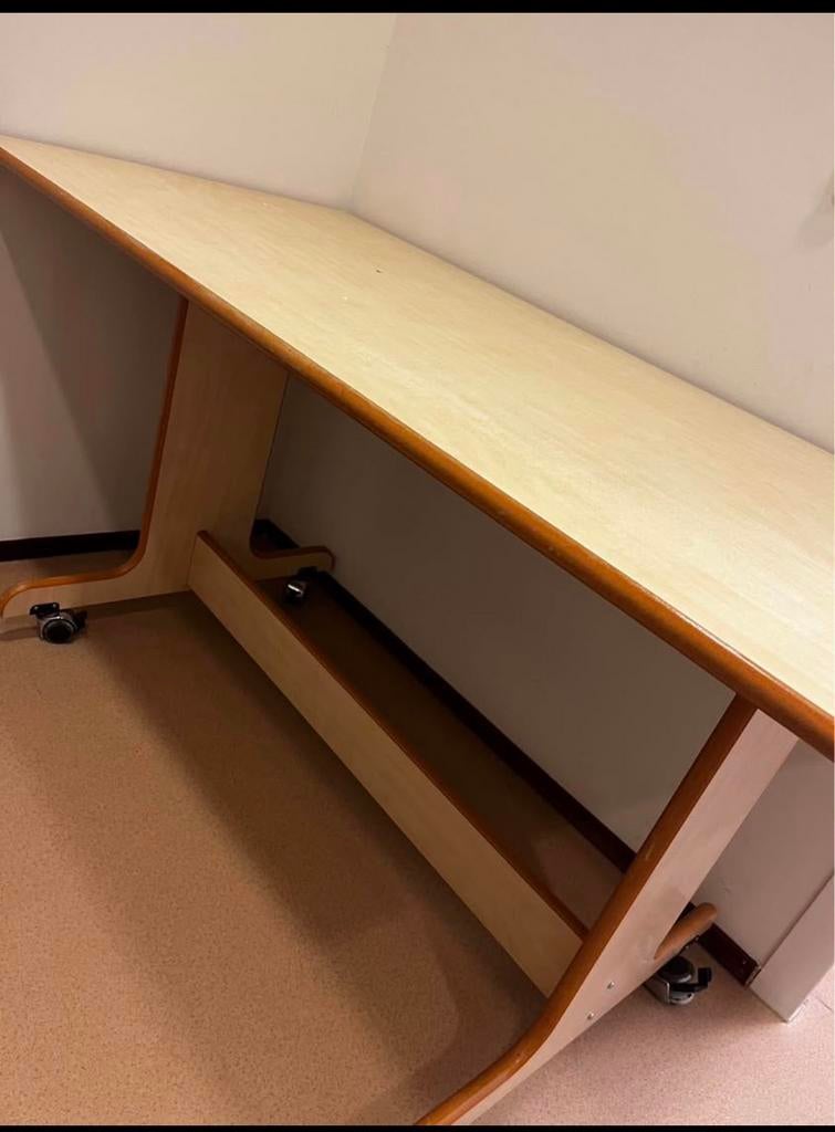 Bureau tafel of kinderopvangtafel, Ophalen of Verzenden, Gebruikt