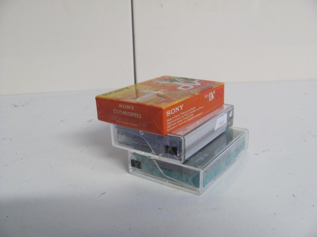 3 stuks miniDv bandjes ,sony 60 lp90 premium dv, Mini dv, 20x of meer, Nieuw, Ophalen of Verzenden