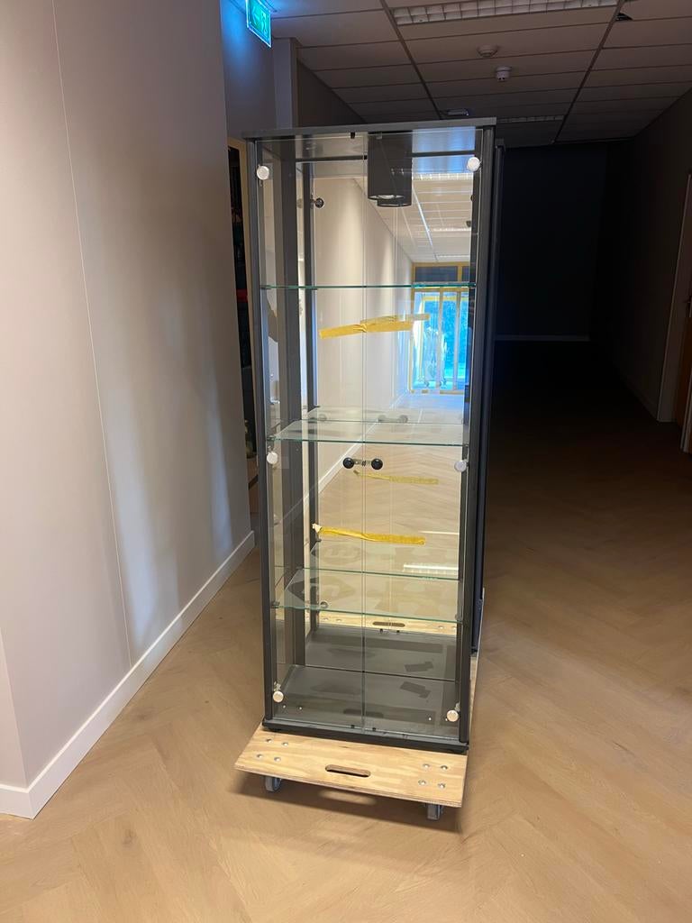 Glazen etalagekast- Ideaal voor presentatie, Huis en Inrichting, Kasten | Vitrinekasten, Ophalen, Gebruikt, 50 tot 100 cm, Glas