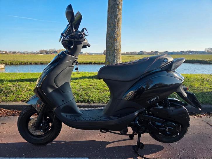 Piaggio zip 80cc brom 2017, Fietsen en Brommers, Scooters | Piaggio, Zo goed als nieuw, Zip, Benzine, Ophalen of Verzenden