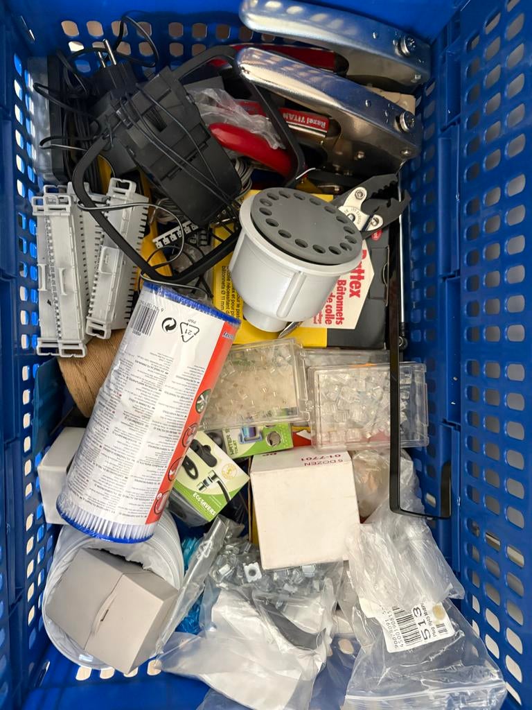 Diverse schroeven, filters en nietmachine, Ophalen of Verzenden, Gebruikt, Overige typen