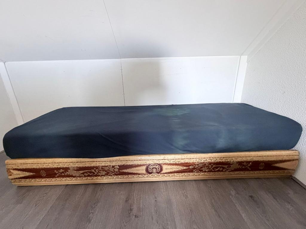 Gratis 2 Marokkaanse bank sedari 2 x 2 m breed en 70 cm diep, Huis en Inrichting, Banken | Bankstellen, Ophalen, Gebruikt, Hoekbank