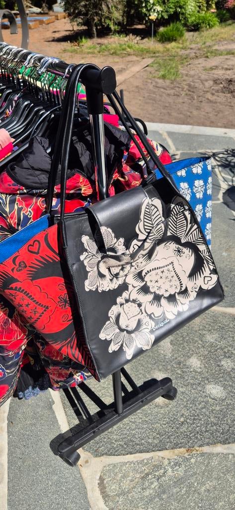 Desigual Handtas - Zwart met bloemenprint, Sieraden, Tassen en Uiterlijk, Ophalen of Verzenden, Gebruikt, Zwart, Handtas