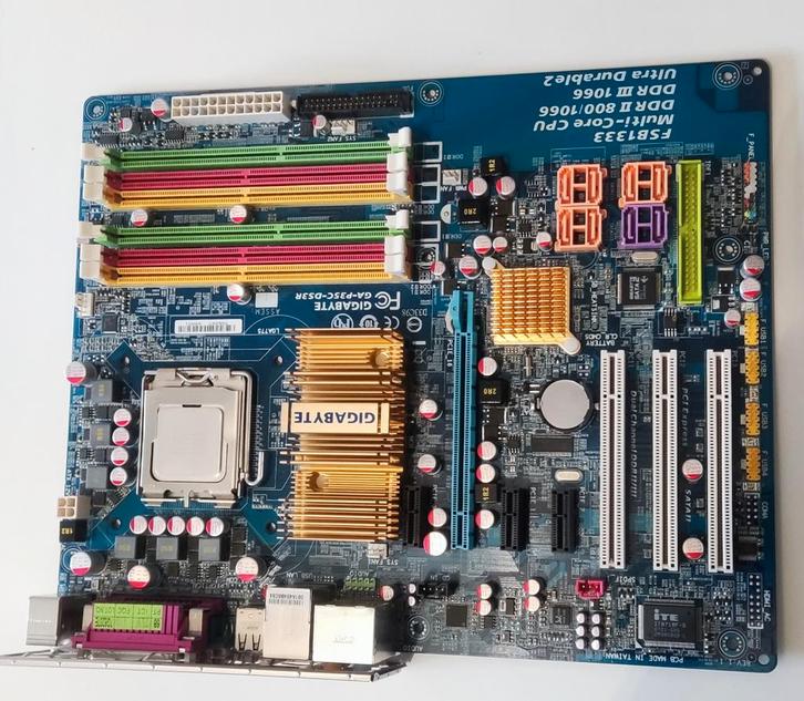 Gigabyte GA-P35C-DS3R + C2D E8500, Computers en Software, Moederborden, Gebruikt, Intel, DDR3, Ophalen of Verzenden