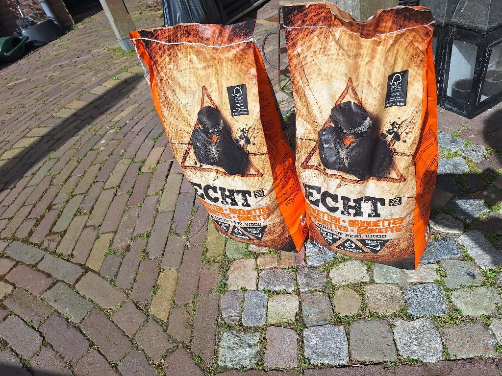 Briketten 2 zakken 8 kg, Ophalen, Nieuw, Echt