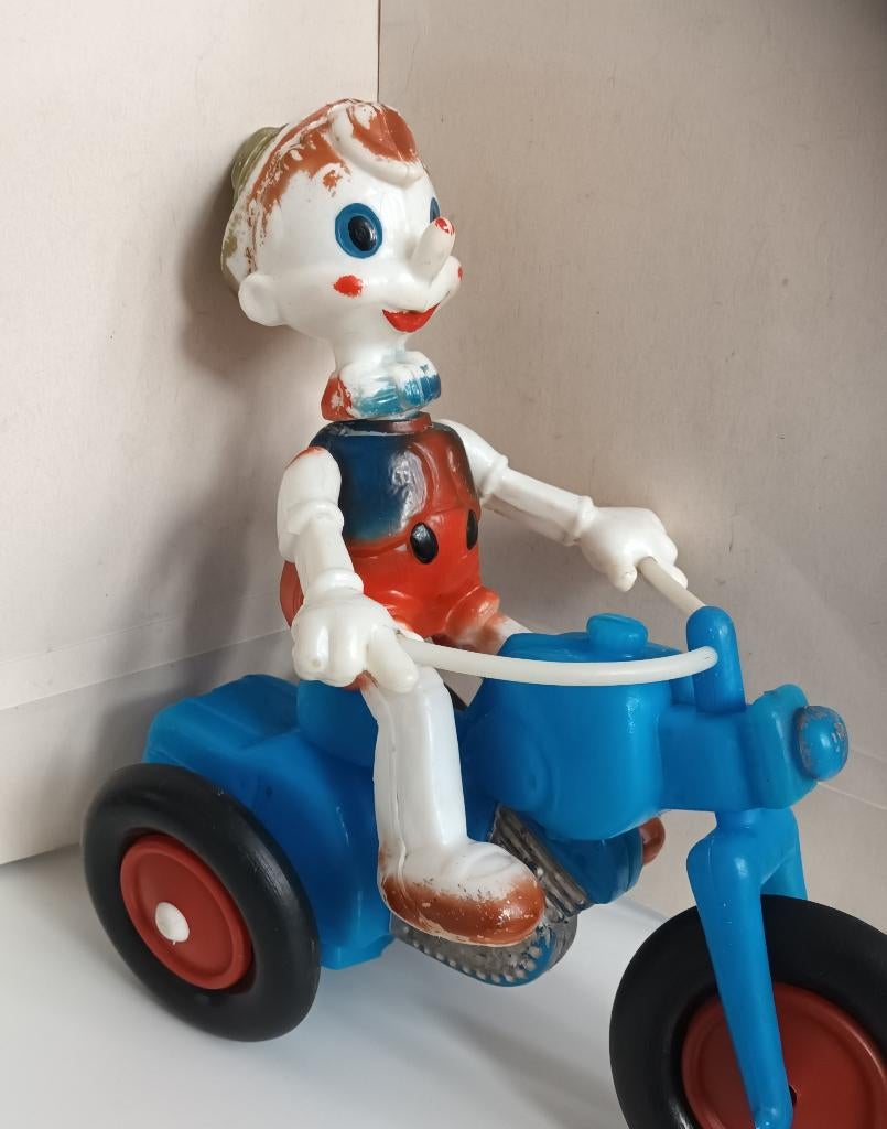 Vintage Buratino plastic Pinokkio op motorfiets pinocchio, Antiek en Kunst, Antiek | Speelgoed, Ophalen of Verzenden