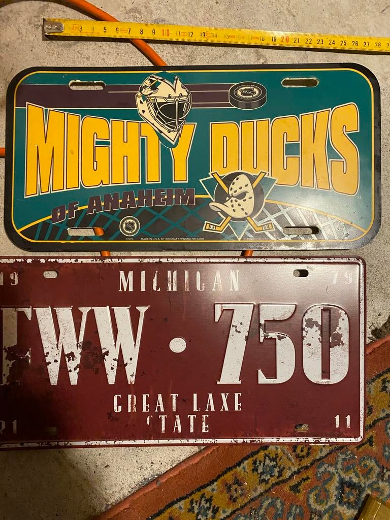 2x Decoratieve Nummerborden: Mighty Ducks & Michigan, Ophalen of Verzenden, Gebruikt