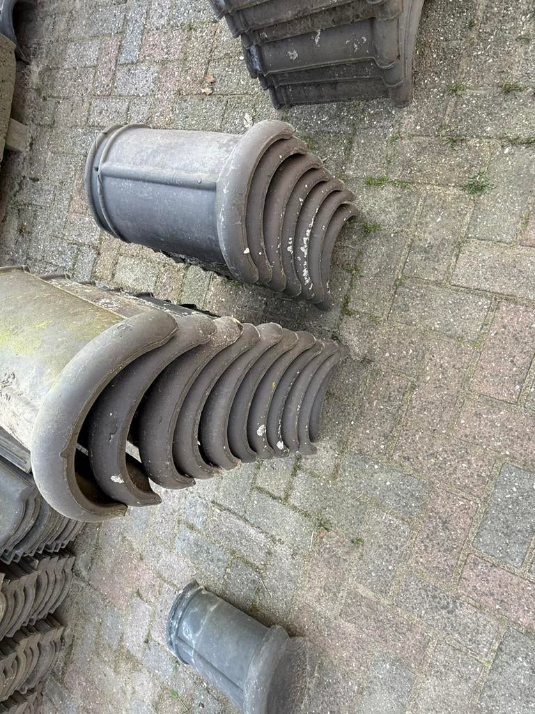 Nok vorsten 18 stuks vd boel, Doe-het-zelf en Verbouw, Dakpannen en Dakbedekking, Steen of Klei, Ophalen of Verzenden, Zo goed als nieuw