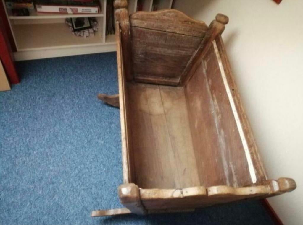 Schommel bedje antiek, Ophalen