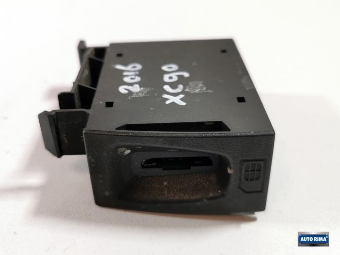 Simkaart houder van een Volvo XC90, Gebruikt, -, -, Ophalen of Verzenden