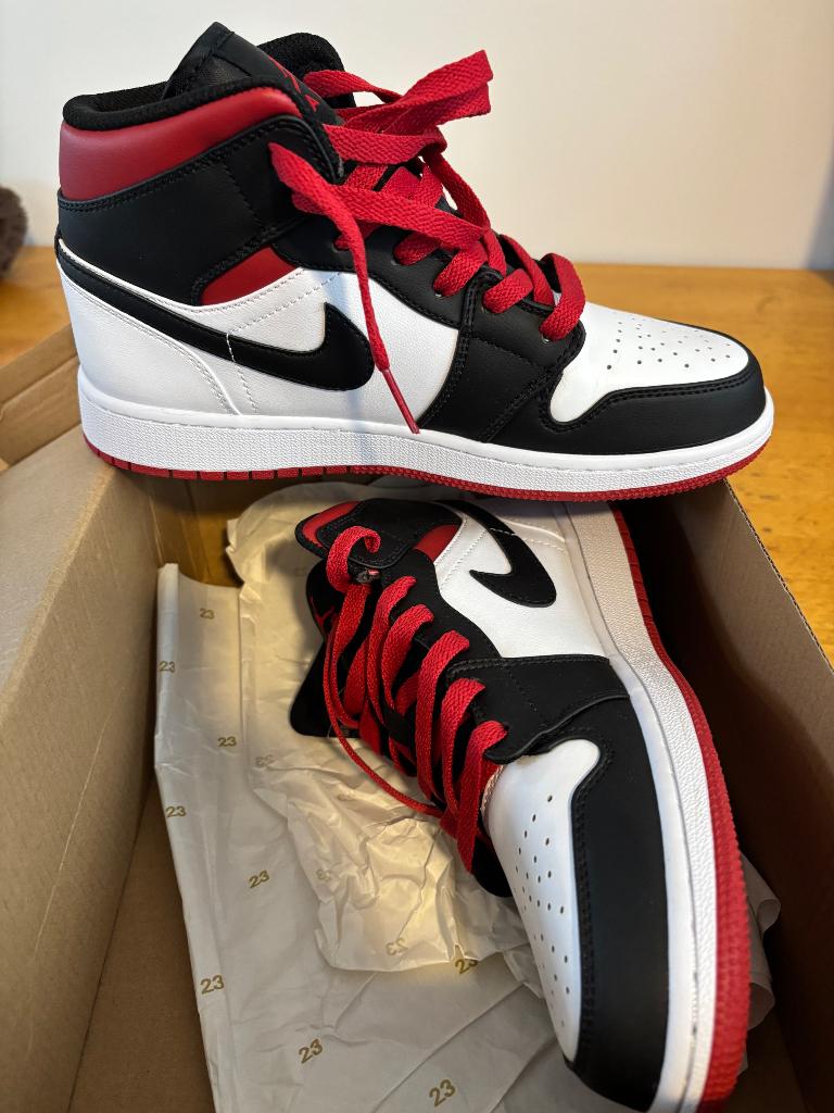 Air Jordan 1 mid kids shoe size Eur 38, Overige kleuren, Sportschoenen, Nike, Nieuw