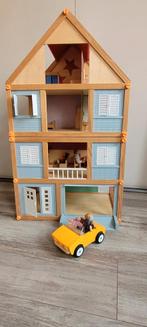Poppenhuis met accessoires en poppen., Ophalen, Zo goed als nieuw, Poppenhuis