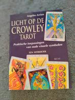 Licht op de Crowley Tarot - Angeles Arrien, Tarot of Kaarten leggen, Ophalen of Verzenden, Zo goed als nieuw, Instructieboek