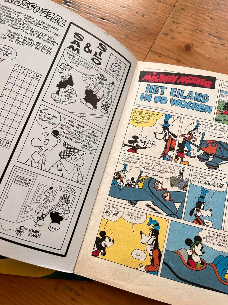 Twee Mickey Mouse stripboeken uit 1980, Meerdere stripboeken, Ophalen of Verzenden, Gelezen