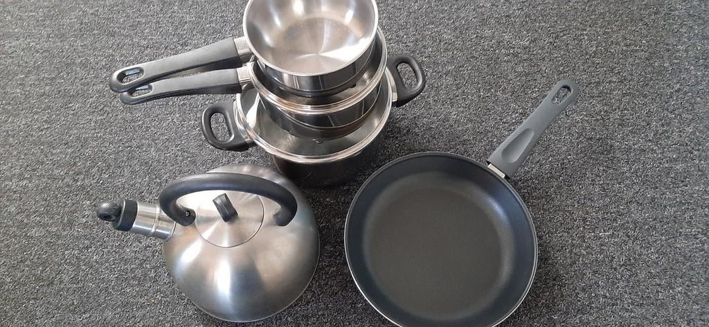 Pannenset, Huis en Inrichting, Keuken | Potten en Pannen, Ophalen, Zo goed als nieuw, Rvs, Pannenset