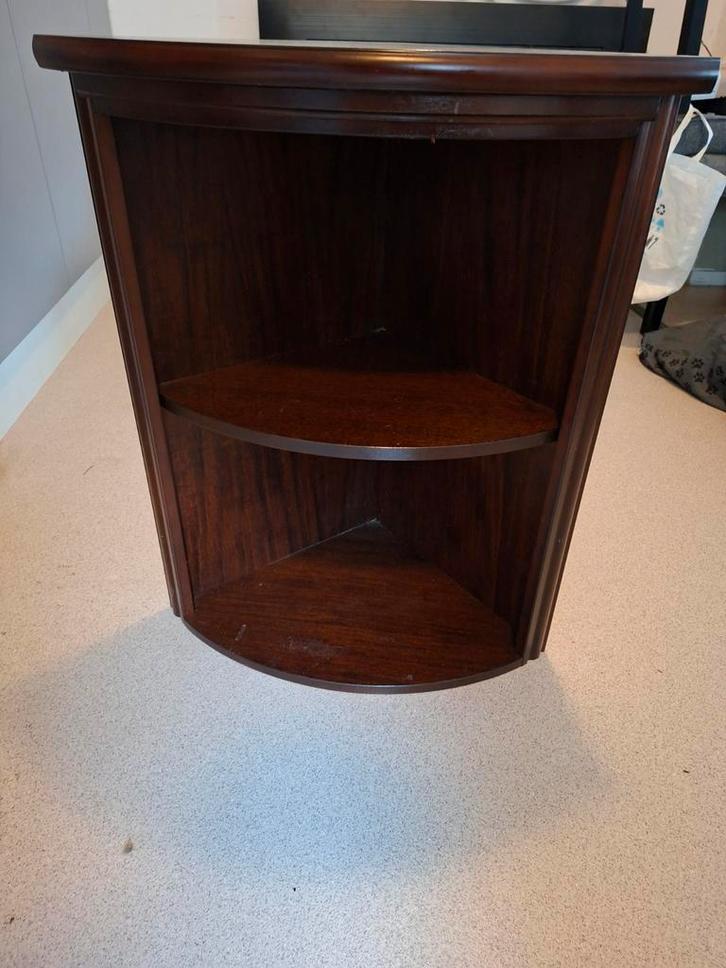 Donkerbruin hoekkastje met twee planken, Huis en Inrichting, Kasten | Overige, Gebruikt, Ophalen