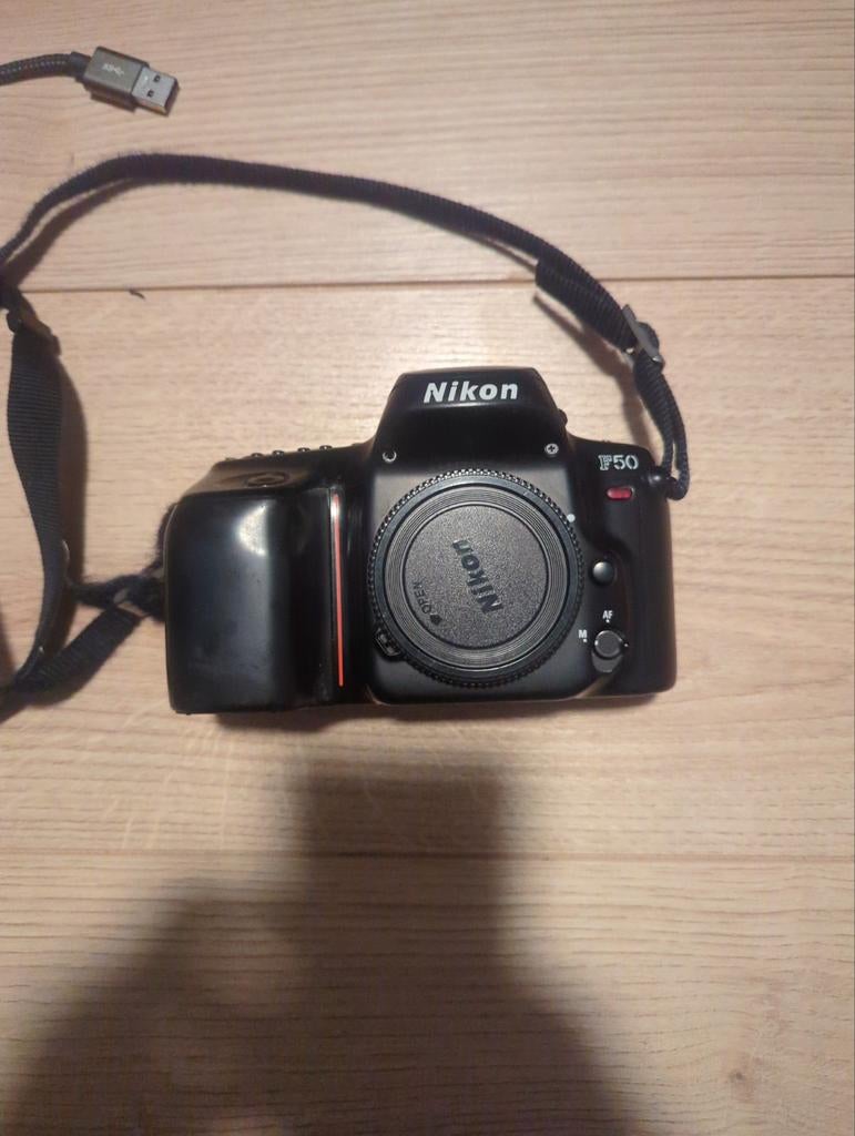 Nikon F50 Analoge Camera Body, Audio, Tv en Foto, Fotocamera's Analoog, Ophalen of Verzenden