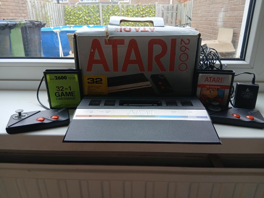 Atari 2600 compleet in doos + 2 controllers + games (retro /, Spelcomputers en Games, Spelcomputers | Atari, Ophalen of Verzenden