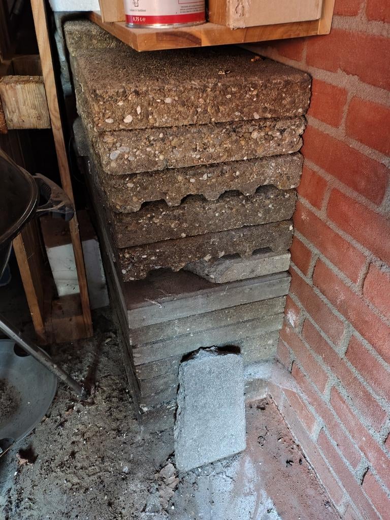 Gratis af te halen: +/- 90 terrastegels 30x30 cm (+-10m²), Tuin en Terras, Ophalen, Gebruikt, 5 tot 10 m², Beton