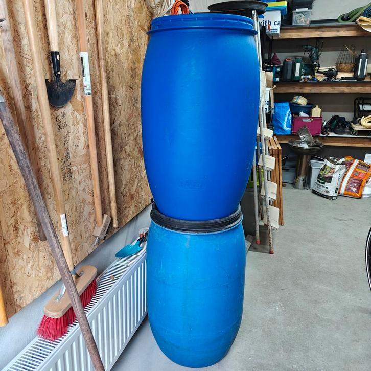 2 kunststof vaten met deksel, ca 100 liter, Tuin en Terras, Gieters, Gebruikt, Kunststof, Ophalen of Verzenden