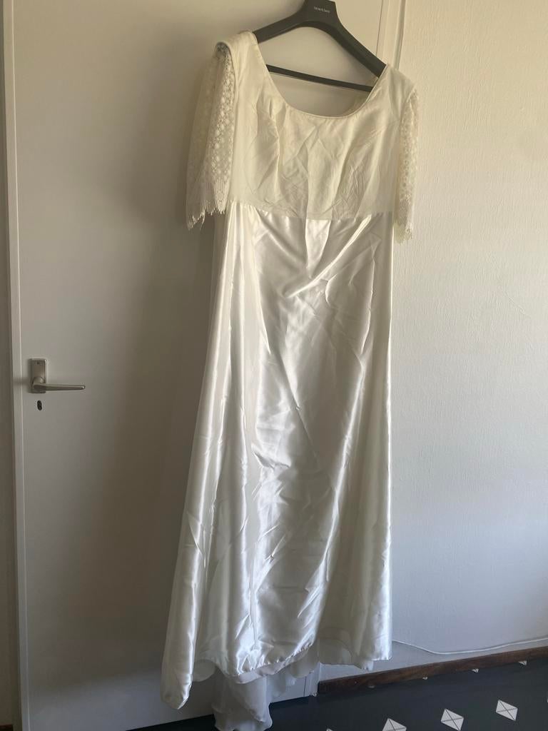 Elegante Ivoor Trouwjurk met Kanten Details, Kleding | Dames, Ophalen of Verzenden, Zo goed als nieuw, Wit, Trouwjurk