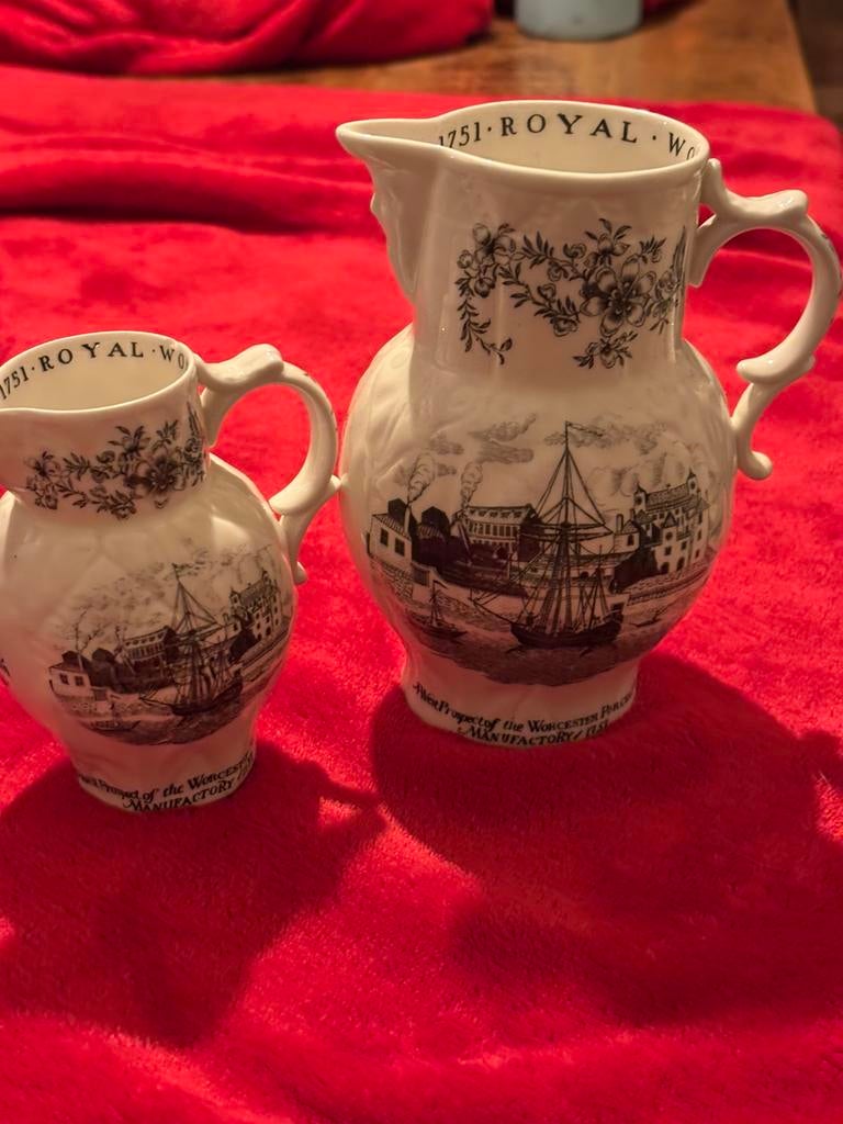 Vintage Royal Worcester kannetjes 1951 porselein 2 stuks, Overige kleuren, Aardewerk of Porselein, Ophalen of Verzenden, Zo goed als nieuw