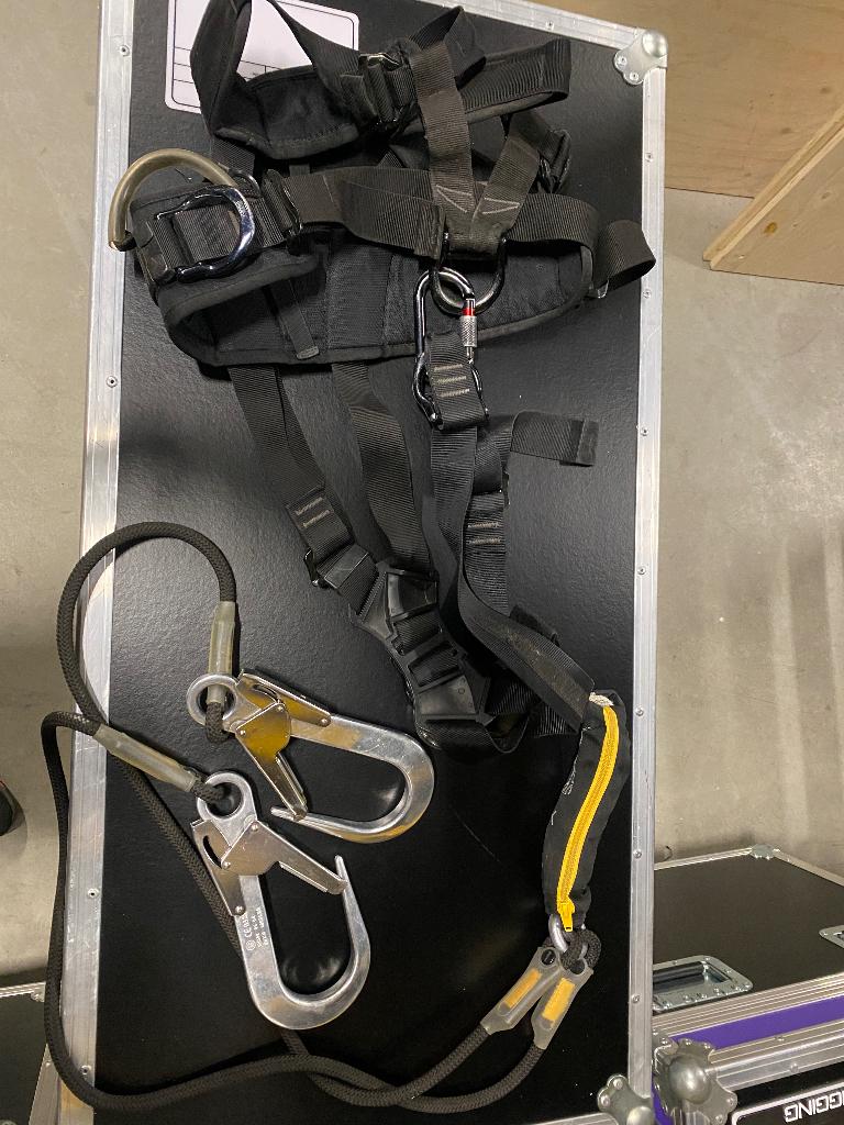 klimgordel fulbody Petzl, Sport en Fitness, Klimsport, Ophalen of Verzenden, Gebruikt, Klimsport-accessoire