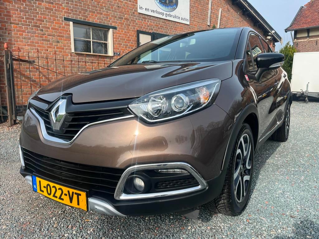 Renault Captur 1.2 TCe Helly Hansen ( Navigatie + Climate Co, Euro 5, Zwart, 4 cilinders, Bruin