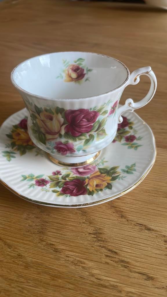 Mooie Engelse kop en schotel ( merk Elizabethan), Verzamelen, Porselein, Kristal en Bestek, Ophalen, Gebruikt, Porselein, Kop en/of schotel