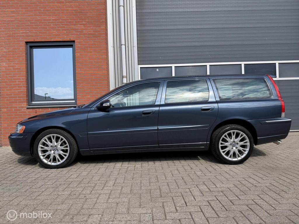 Volvo V70 2.5T Summum - Soft leder - dealer onderh. -NL auto, Auto's, Volvo, Voorwielaandrijving, Zwart, 1504 kg, Blauw