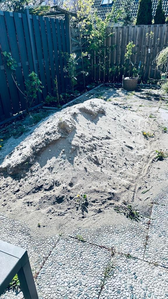 Gratis Ophoogzand/Straatzand af te halen, Tuin en Terras, Zand, Ophalen of Verzenden, Nieuw, Straatzand