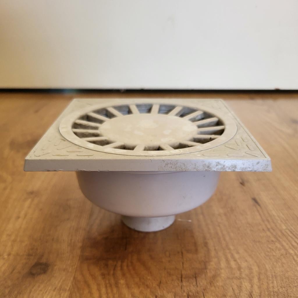 Afvoer vloerput 15 x 15 cm van PVC, Doe-het-zelf en Verbouw, Buizen en Afvoer, Ophalen, Afvoer, Gebruikt, Pvc
